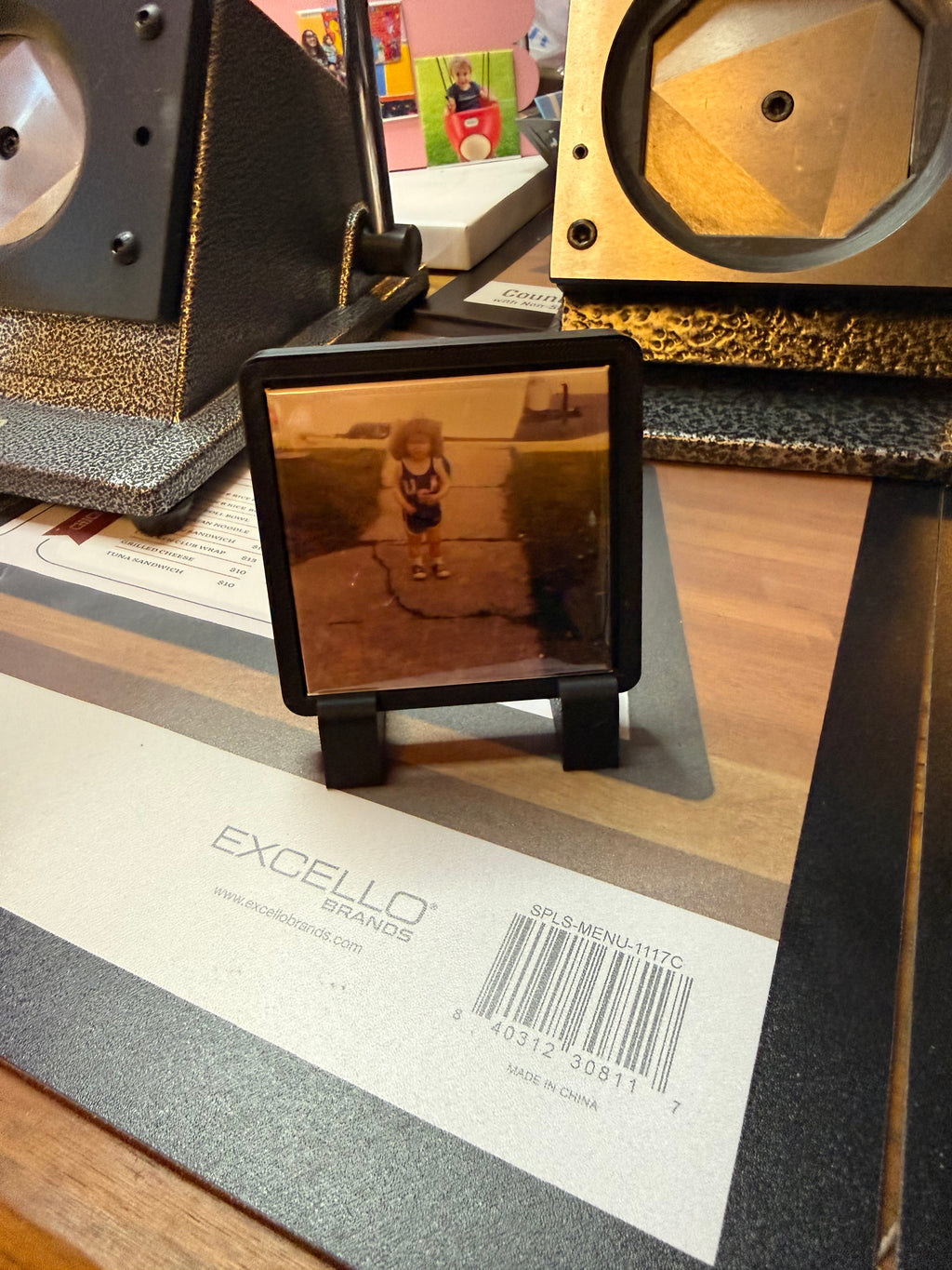 Small frame for square 2.5 inch magnet