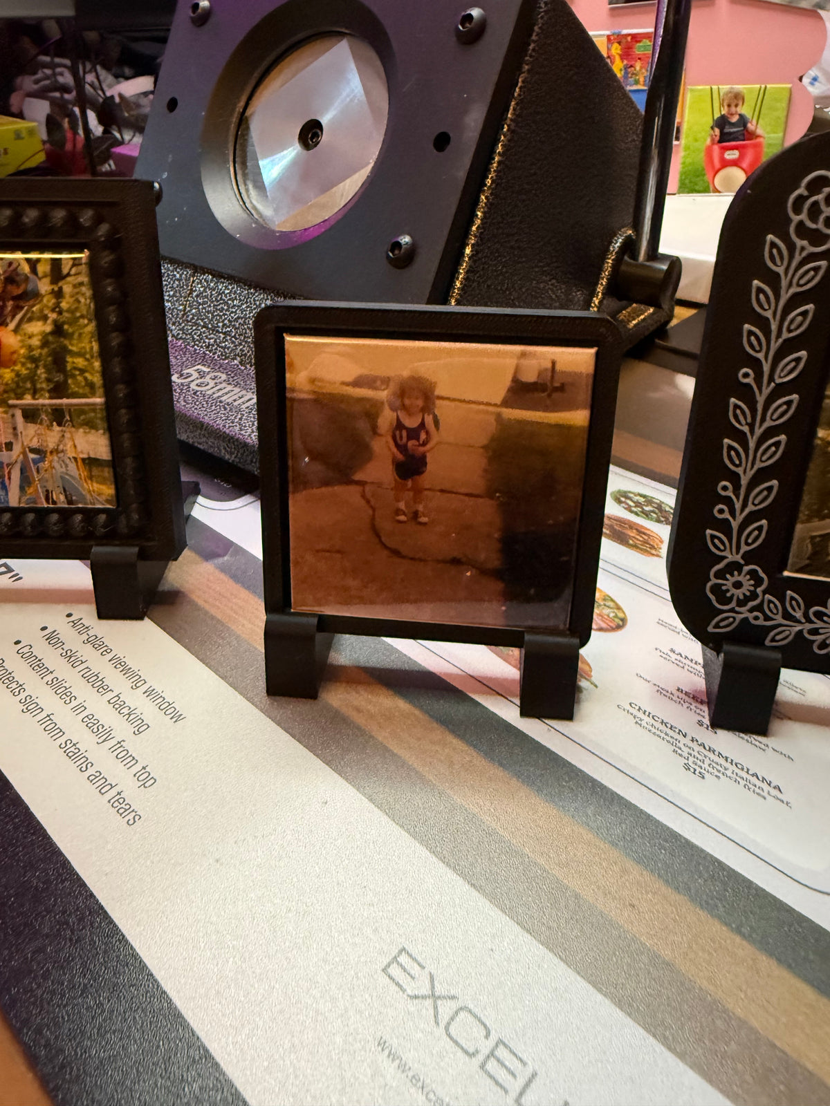 Small frame for square 2.5 inch magnet