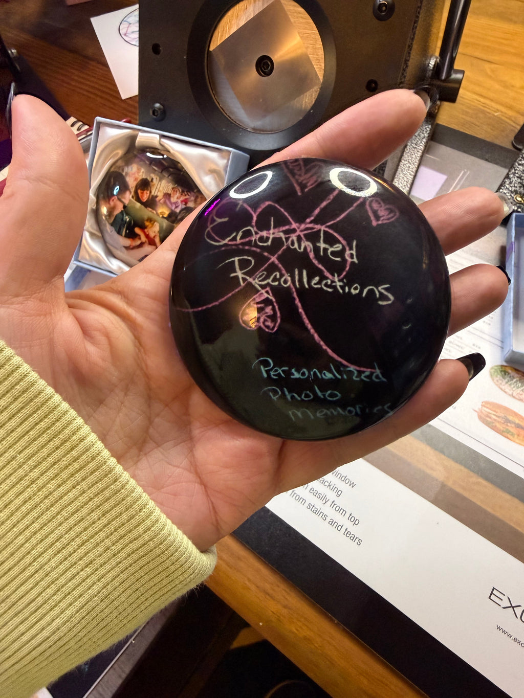 3 inch round customizable cabochon paperweight